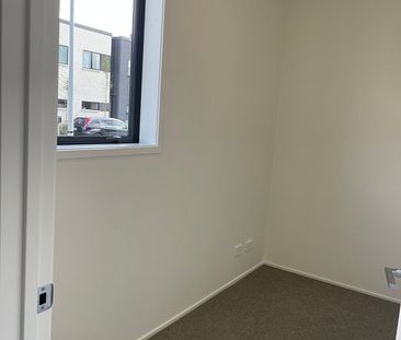 SPACIOUS 2BR + XTRA(LIVING ROOM/ TOILET/HEATPUMP) - Photo 4