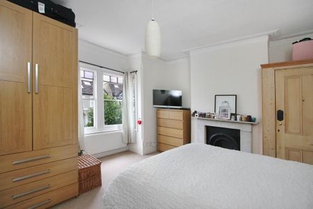 4 bedroom flat to rent - Photo 4