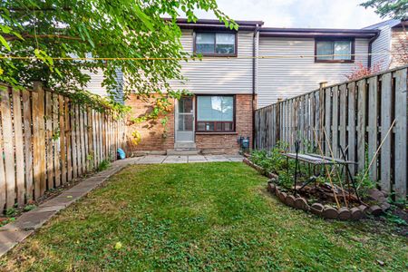 For Lease - 189 Springhead Gardens Unit# 22, Richmond Hill, Ontario - Photo 2