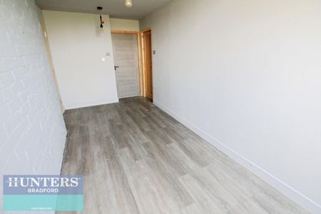 1 bedroom Flat To Let - Photo 3