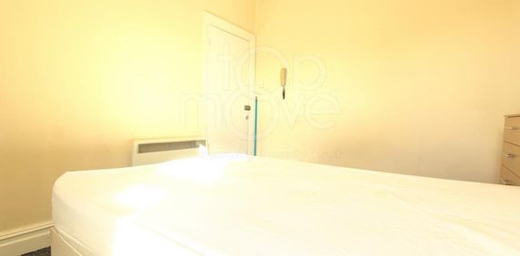 House share to rent - Photo 2