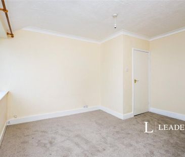 3 bedroom flat to rent - Photo 6