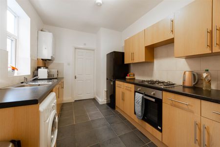 2 bed flat to rent in Ashleigh Grove, Jesmond, NE2 - Photo 2