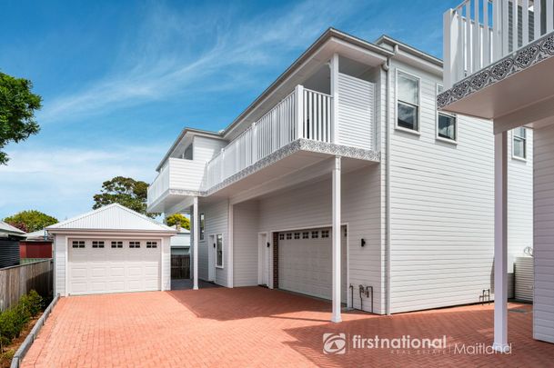 Stylish Semi-Detached Townhouse in the Heart of Maitland! - Photo 1