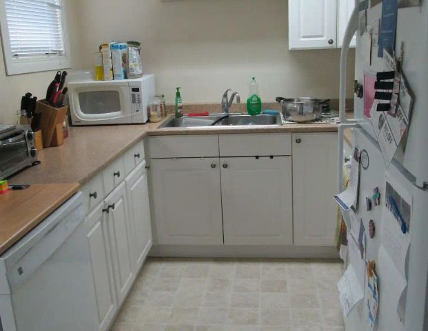 2 bdm - 6710 110 st - renovated - Basement suite — 1 Bedroom+ Den Apartment - Photo 1