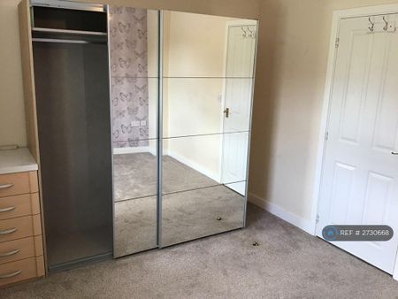 2 bedroom end of terrace house to rent - Photo 4