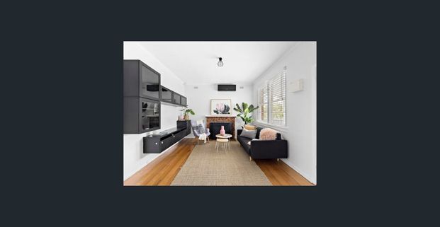 Stylish Coburg Hill Sanctuary - Photo 1