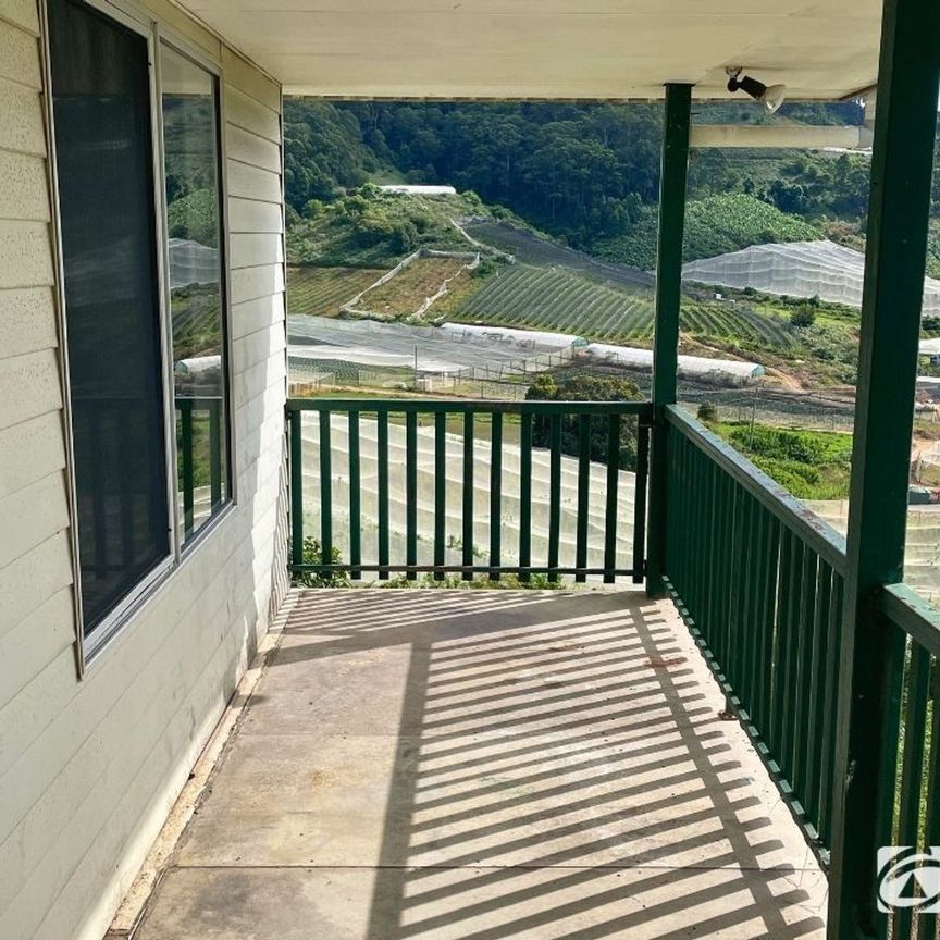 Rural home with stunning ocean views - Photo 1