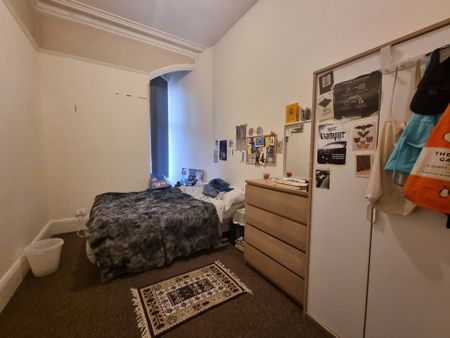 2 Bed Student Accommodation - Photo 2