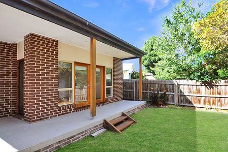 Stylish & Low Maintenance Living - Photo 5