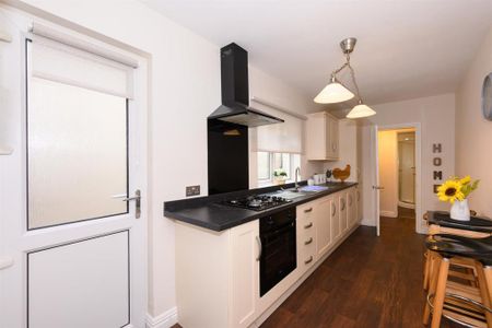 2 bedroom end of terrace house to rent - Photo 3