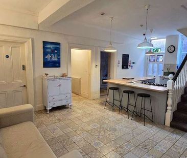 Enormous rooms for rent in beautiful Victorian house Room 14 - Photo 1