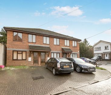 Flat to rent - Ruxton Close, Swanley, BR8 - Photo 2