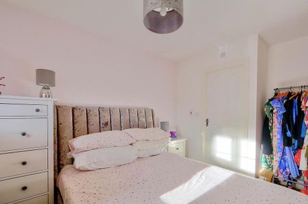 3 bedroom end of terrace house to rent - Photo 3