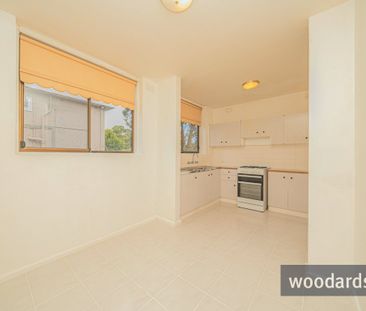 Light-Filled First Floor Apartment in Prime Camberwell Location - Photo 3