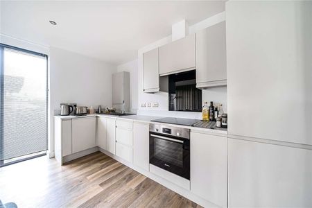 Ground floor one bedroom apartment with parking and its own entrance. - Photo 4