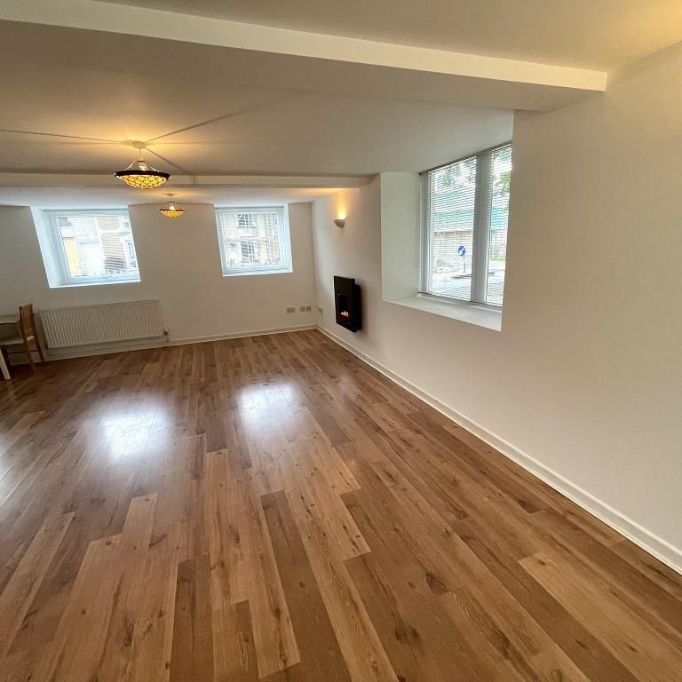 3 bedroom maisonette to rent - Photo 1