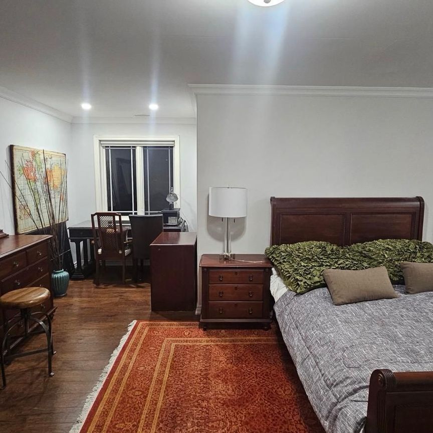 For Lease - 5164 New Street, Burlington, Ontario - Photo 1