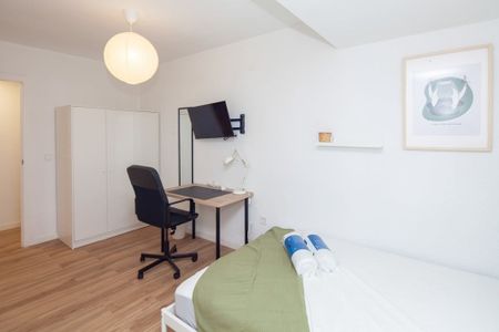 Carrer de Linares, Valencia, Valencian Community 46018 - Photo 2