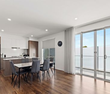 Contemporary Style Meets Ultimate Convenience. - Photo 5