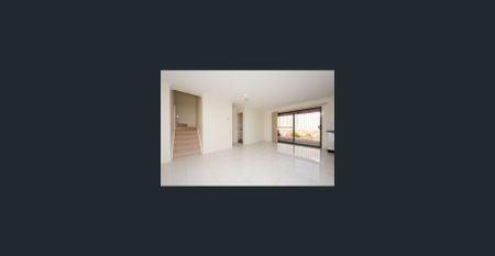 Neat Three Bedroom Townhouse - Photo 5