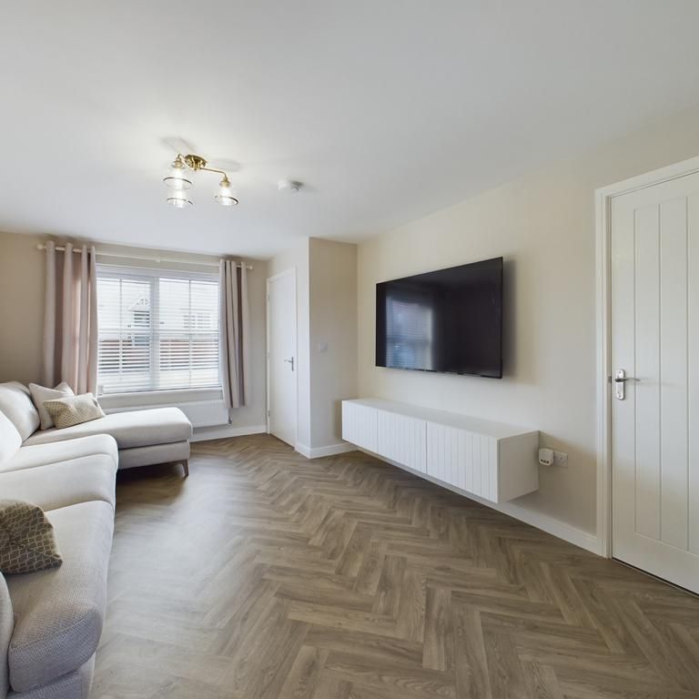 4 bedroom detached house to rent - Photo 1