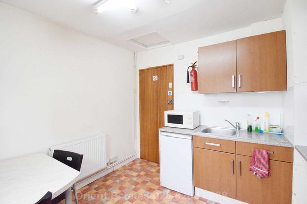 Price £900 pcm - Available Now - Furnished - Photo 1