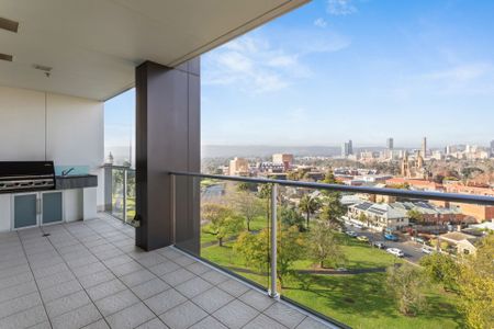 Luxurious North Adelaide Residence with World-Class Views - Photo 3