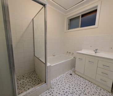 10 Jordon Street, Cambridge Park NSW - Photo 2
