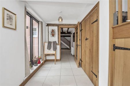 5 bedroom detached house to rent - Photo 2
