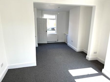 2 bedroom end of terrace house to rent - Photo 4
