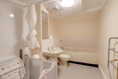 2 bedroom retirement property to rent - Photo 5