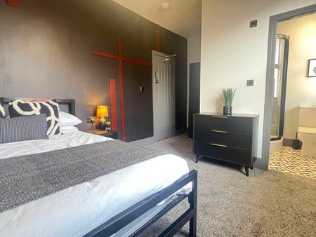 Stunning 6 Bed HMO in the heart of Harehills! Room 5 - Photo 5
