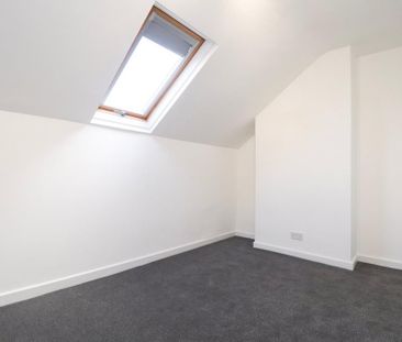 4 bedroom end of terrace house to rent - Photo 5