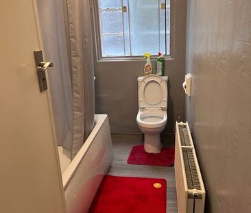 Room in a Shared Flat, London, E11 - Photo 1