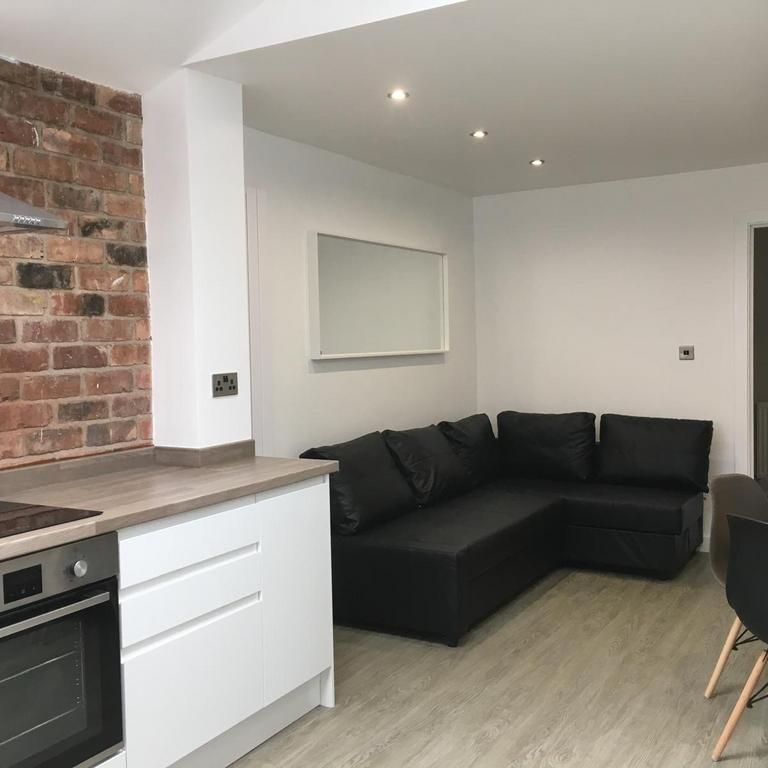 5 bedroom house to rent - Photo 1