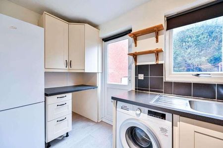 Hedgerley Court, Goldsworth, GU21 - Photo 4