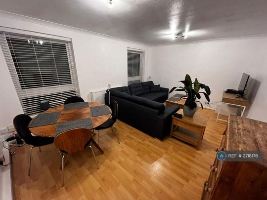 1 bedroom in a flat share to rent - Photo 1