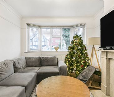 Lisbon Avenue, Twickenham, TW2 5HP - Photo 1