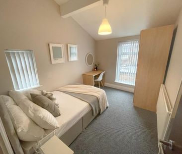 4 bedroom terraced house to rent - Photo 5