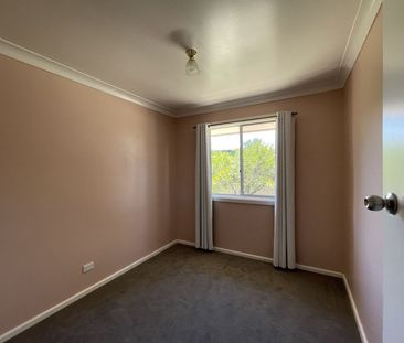 Tidy 3 bedroom home - Photo 2