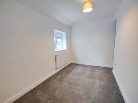 HaslucksGreenRoad, Shirley, SOLIHULL - Photo 4
