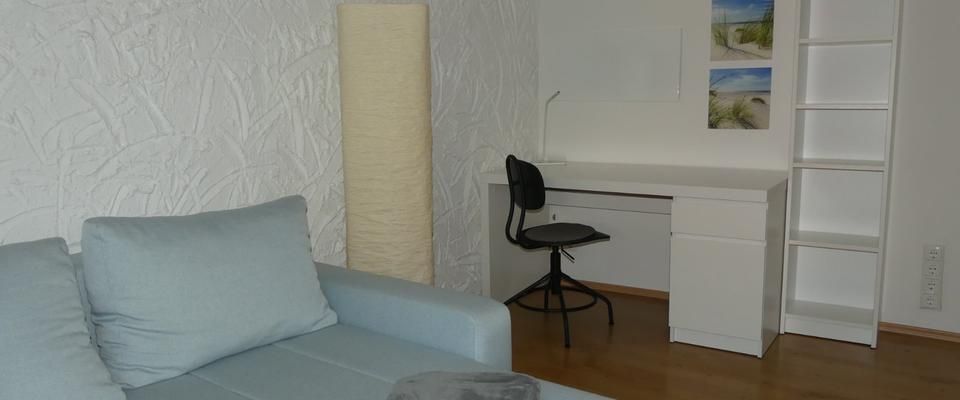 Modern möblierte 2-Zi.-Wohnung mit Balkon - Foto 1