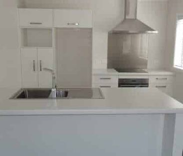 Modern Townhouse - Photo 3