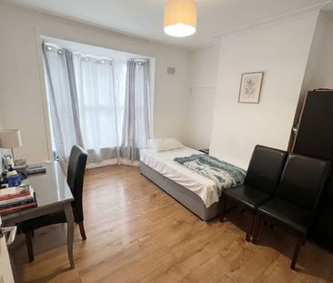 Room in a Shared House, Nichols Road, SO14 - Photo 3