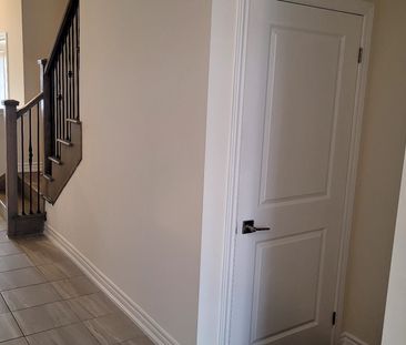 For Lease - 2135 Speare Court, Innisfil, Ontario - Photo 5