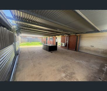 2/21 Gamalite Drive, Harkness, Vic 3337 - Photo 2