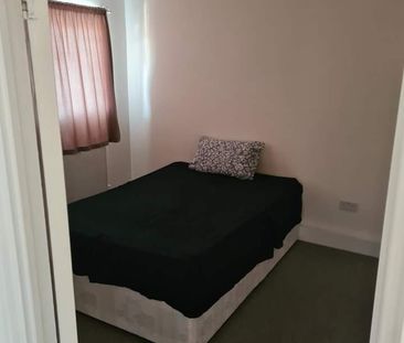 Room in a Shared Flat, Campbell Court, NW9 - Photo 4