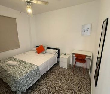 Avenida Antonio Gaudi, Málaga, Andalusia 29004 - Photo 6