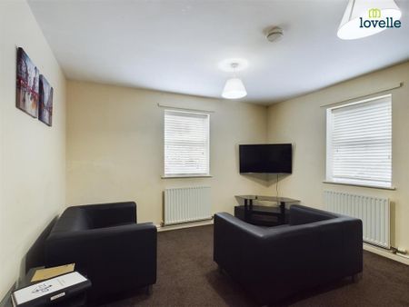 4 bedroom semi-detached house to rent - Photo 4